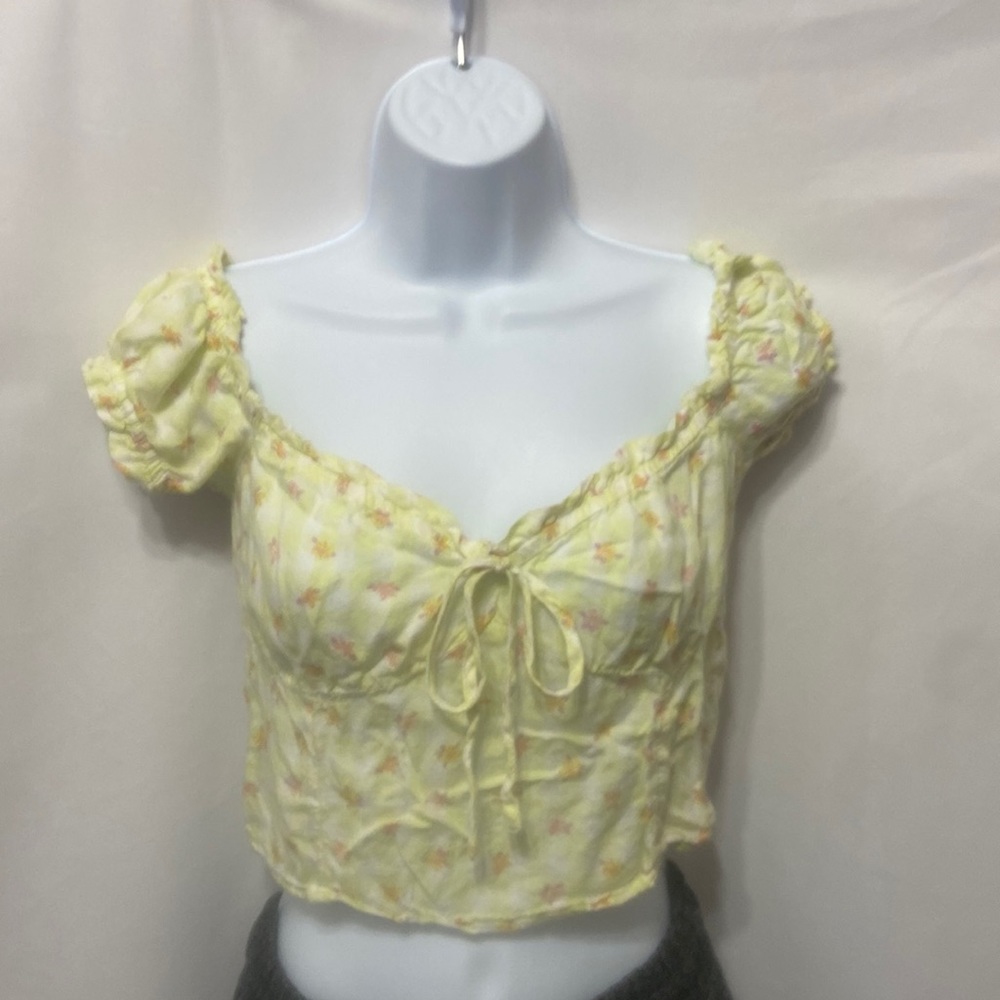 Abound crop blouse with flowers.